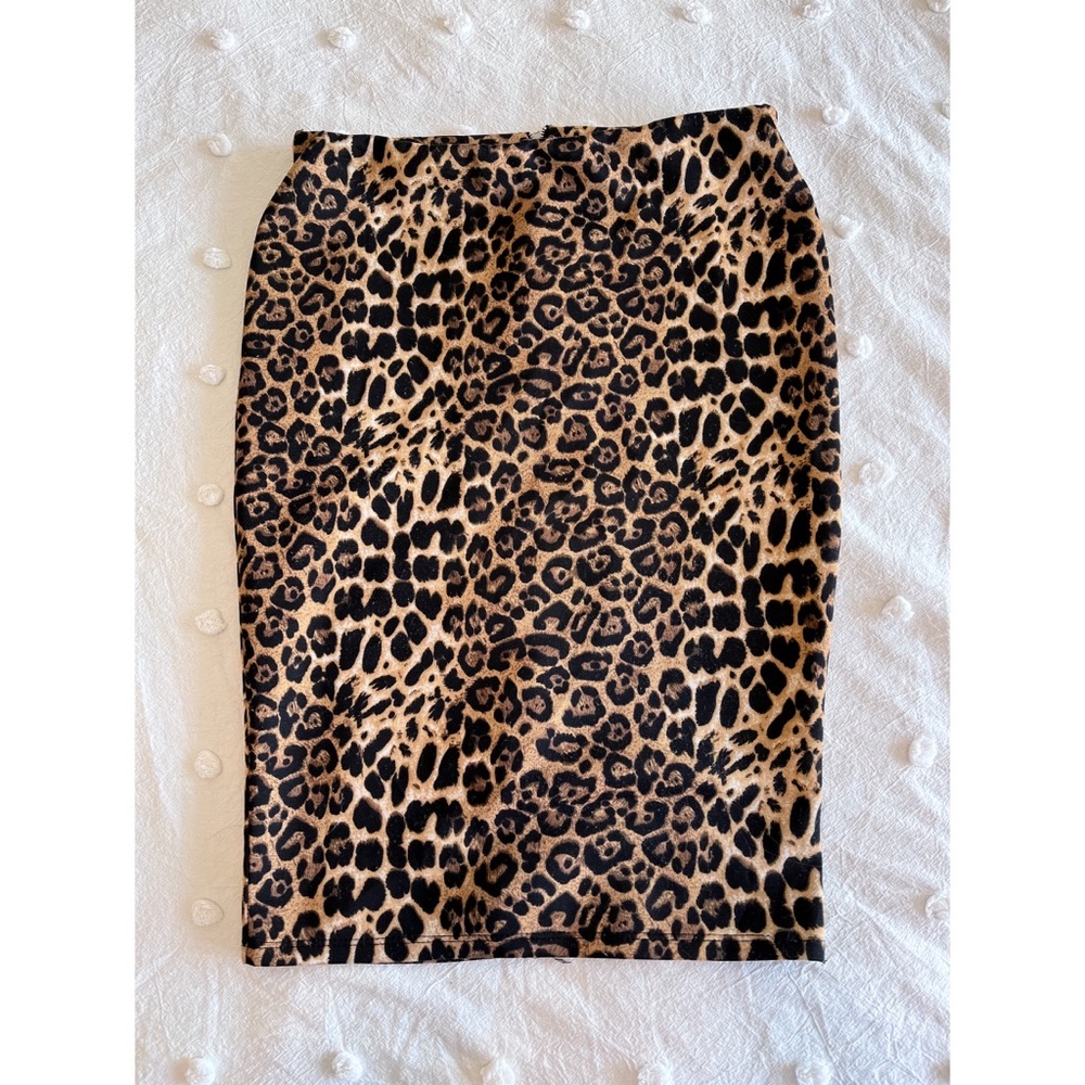 • Leopard Midi Pencil skirt•